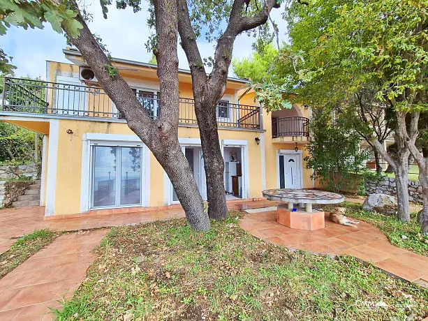 Haus mit Panoramablick und Swimmingpool